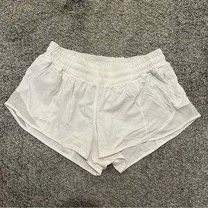 Lululemon Hotty Hot 2.5in Shorts White